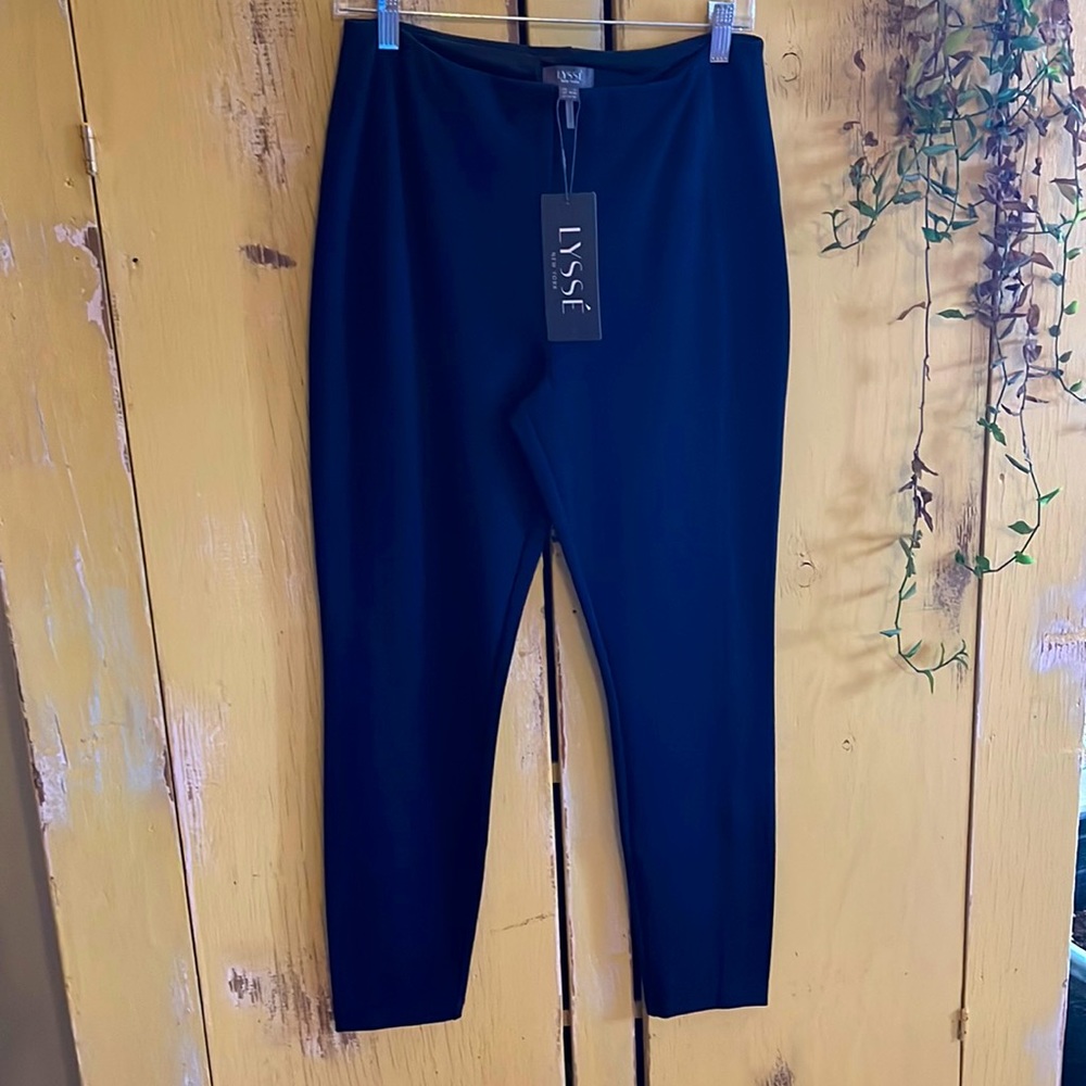 beautiful and classy Lysse leggings new with tags.  Size L